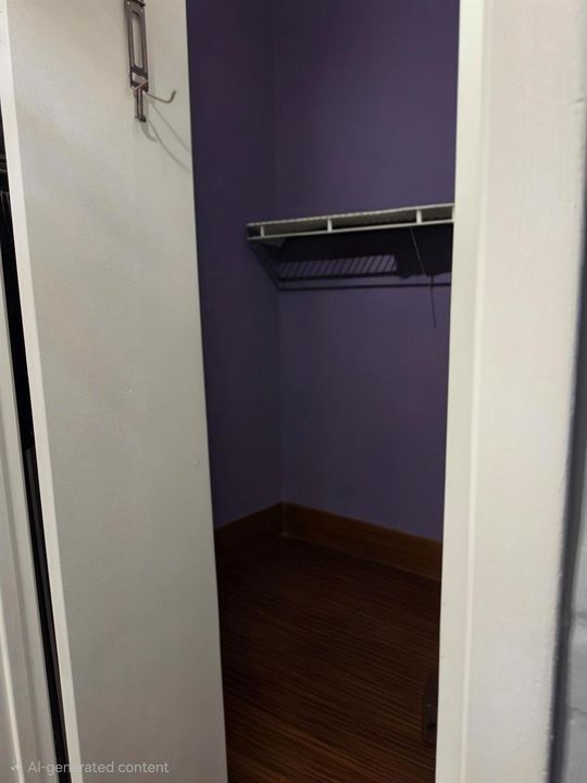 MASTERD WALK IN CLOSET