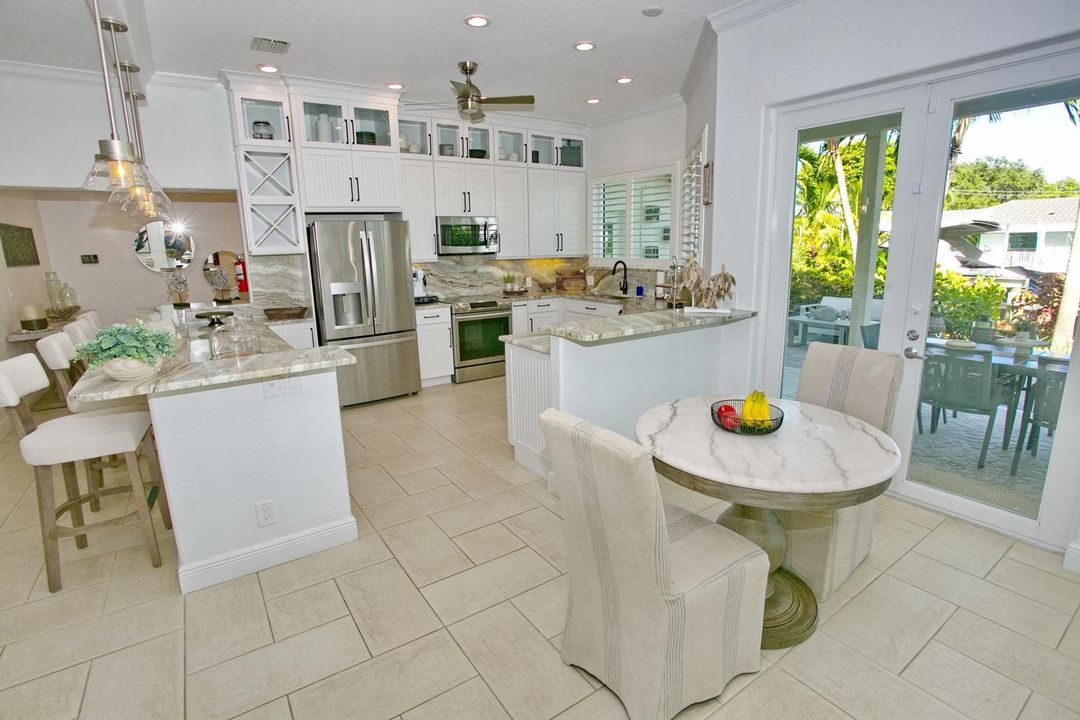 021-085-Breakfast Nook-1500x1000