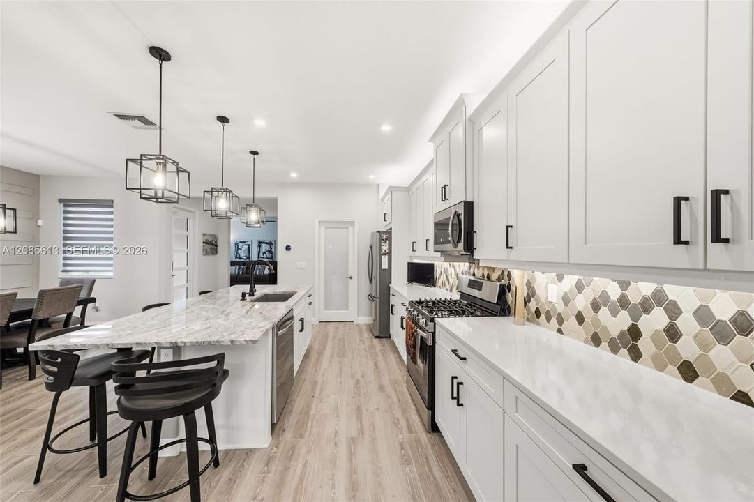 For Sale: $419,900 (3 beds, 2 baths, 1878 Square Feet)