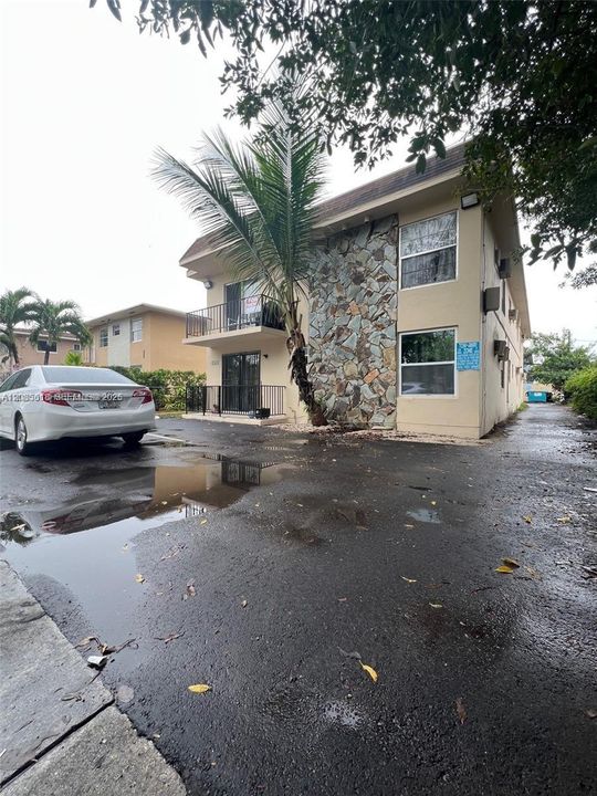 For Rent: $2,150 (2 beds, 1 baths, 4762 Square Feet)