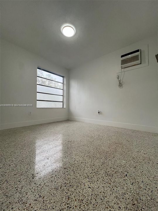 For Rent: $2,150 (2 beds, 1 baths, 4762 Square Feet)