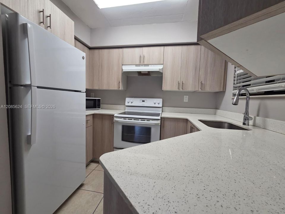 В аренду: $1,900 (1 спален, 1 ванн, 796 Квадратных фут)