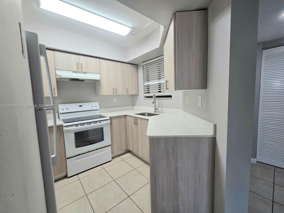 В аренду: $1,900 (1 спален, 1 ванн, 796 Квадратных фут)