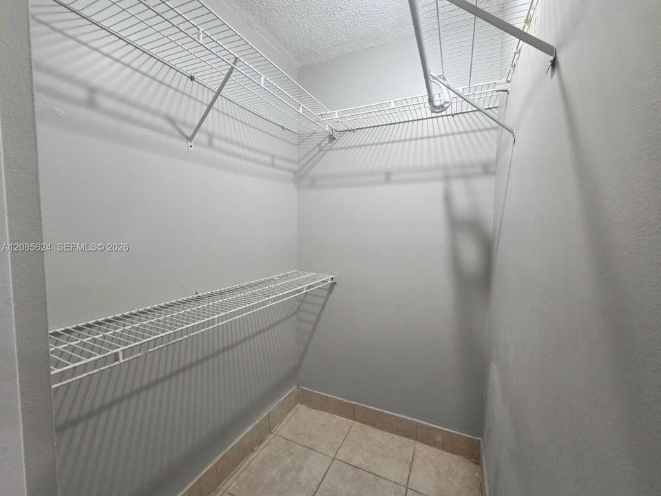 В аренду: $1,900 (1 спален, 1 ванн, 796 Квадратных фут)