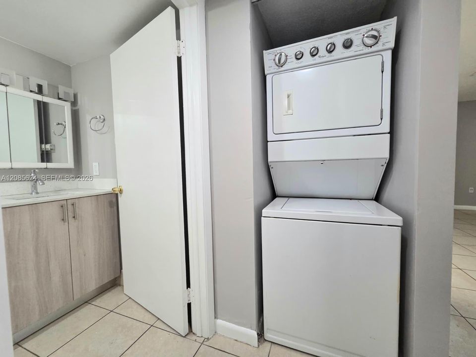 В аренду: $1,900 (1 спален, 1 ванн, 796 Квадратных фут)