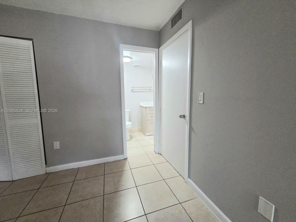 В аренду: $1,900 (1 спален, 1 ванн, 796 Квадратных фут)