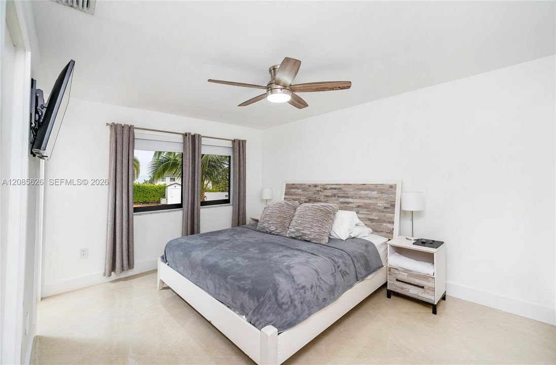 En Venta: $775,000 (4 camas, 2 baños, 1291 Pies cuadrados)
