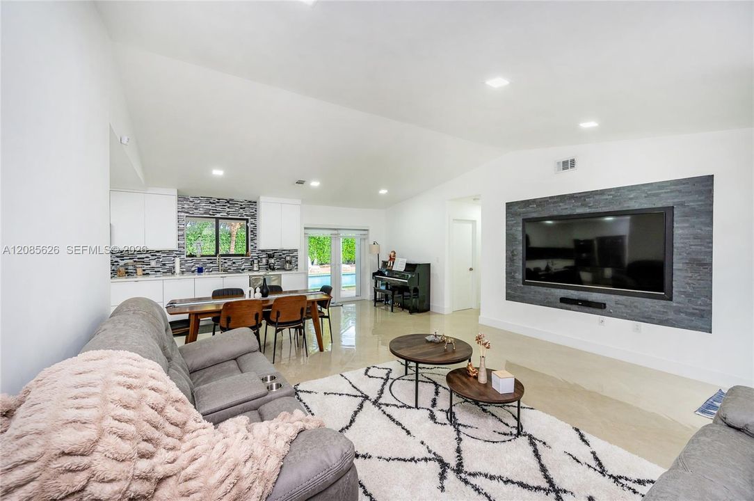 En Venta: $775,000 (4 camas, 2 baños, 1291 Pies cuadrados)
