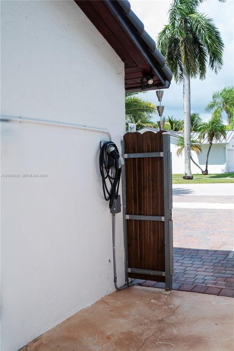 En Venta: $775,000 (4 camas, 2 baños, 1291 Pies cuadrados)