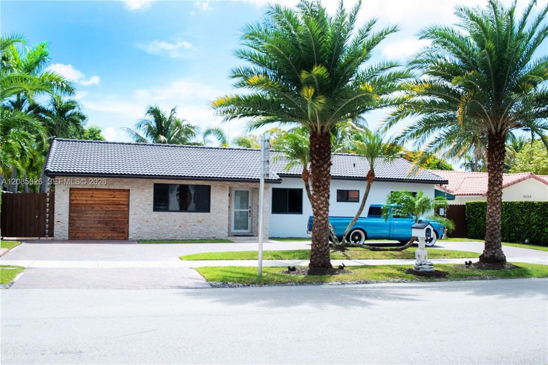 En Venta: $775,000 (4 camas, 2 baños, 1291 Pies cuadrados)