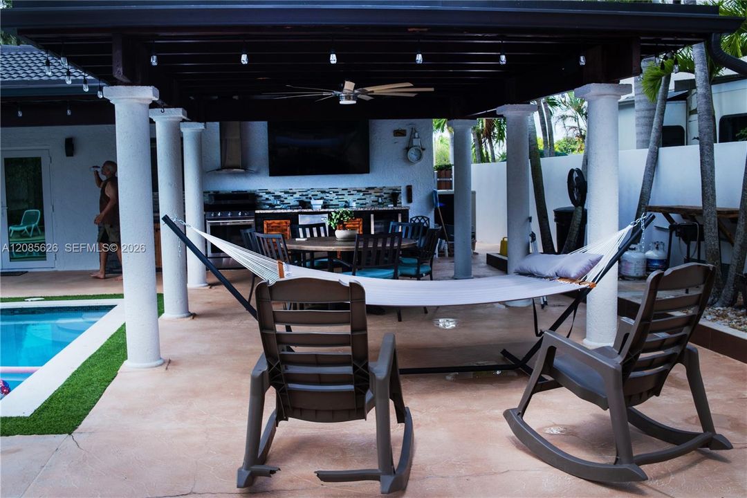 En Venta: $775,000 (4 camas, 2 baños, 1291 Pies cuadrados)