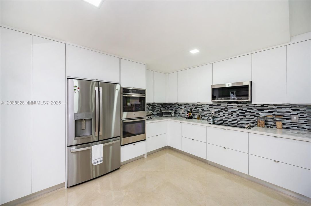 En Venta: $775,000 (4 camas, 2 baños, 1291 Pies cuadrados)