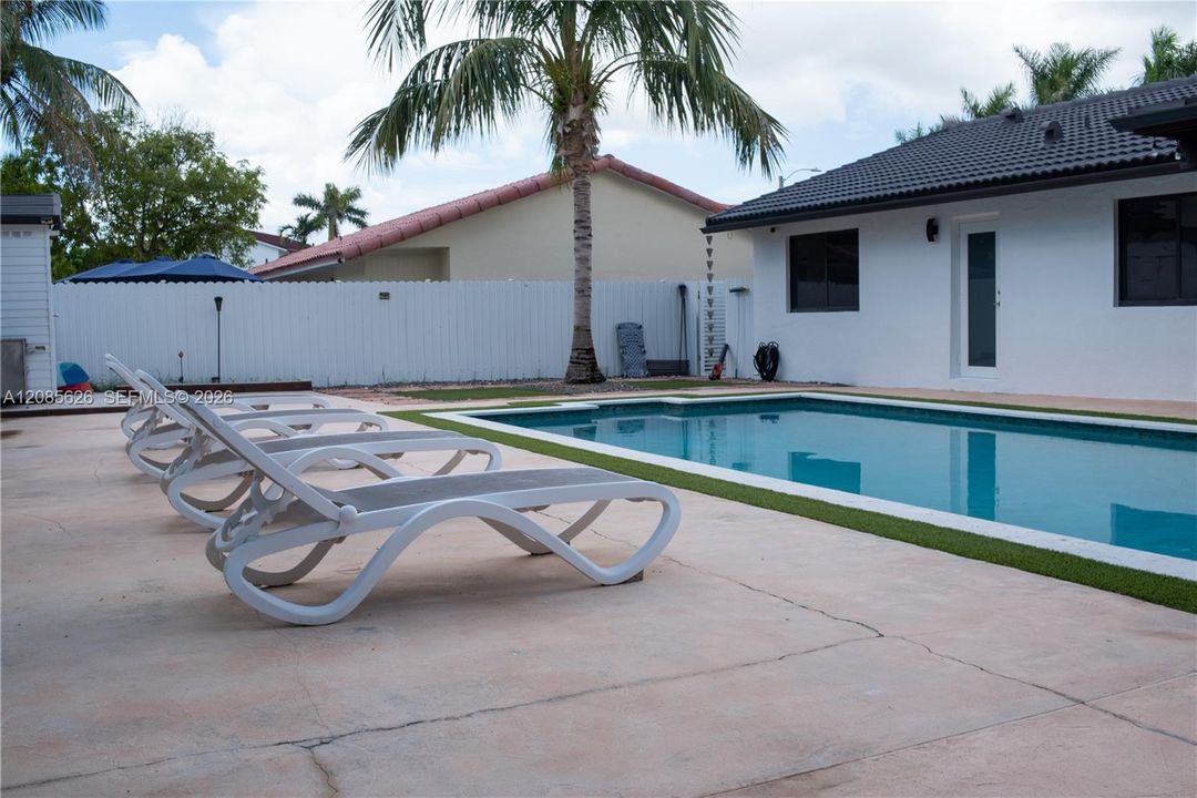 En Venta: $775,000 (4 camas, 2 baños, 1291 Pies cuadrados)