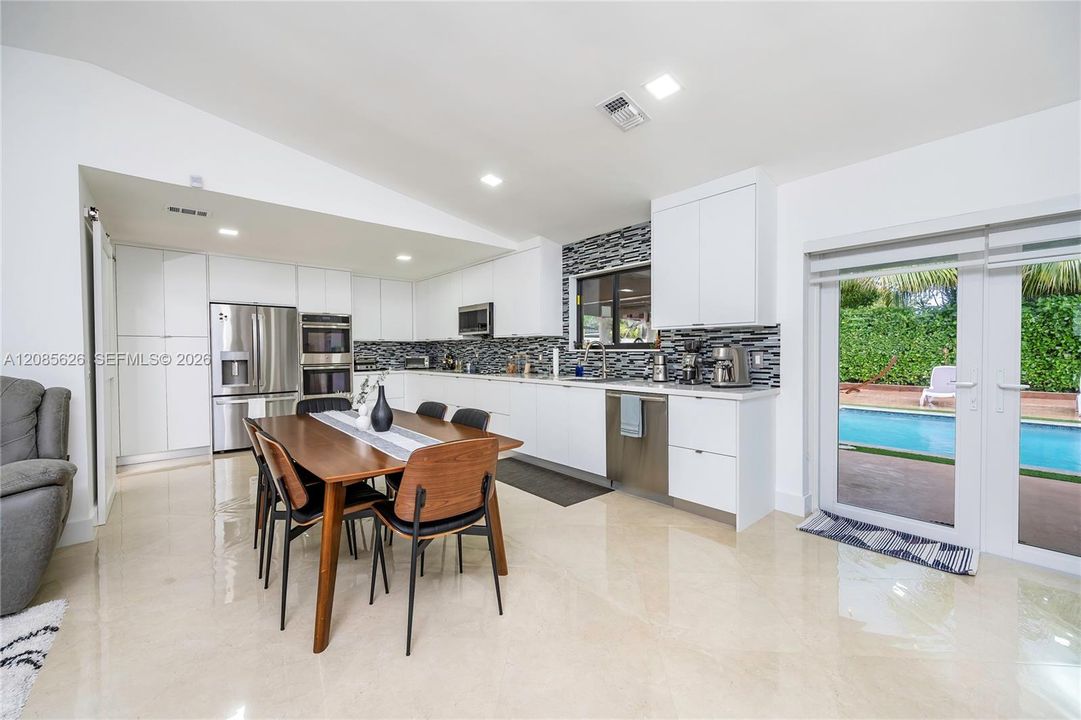 En Venta: $775,000 (4 camas, 2 baños, 1291 Pies cuadrados)
