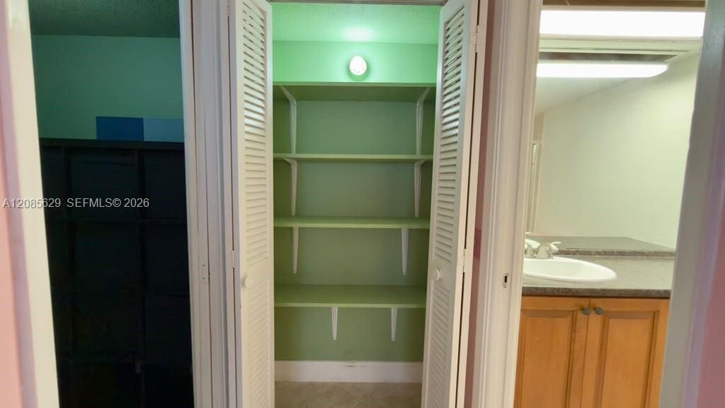 В аренду: $2,400 (2 спален, 2 ванн, 1100 Квадратных фут)