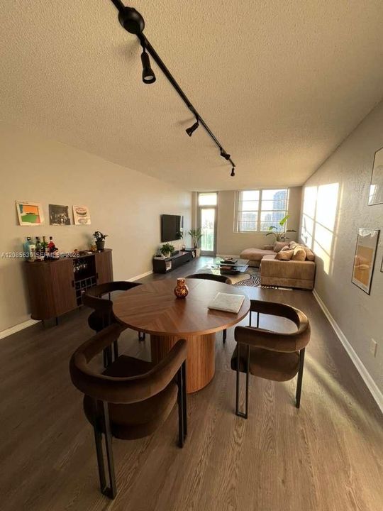 En Venta: $385,000 (1 camas, 1 baños, 1000 Pies cuadrados)