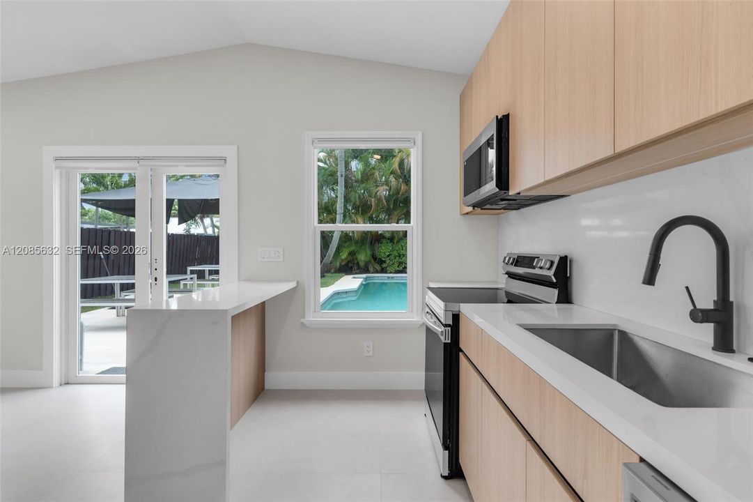 For Sale: $917,000 (3 beds, 2 baths, 1426 Square Feet)