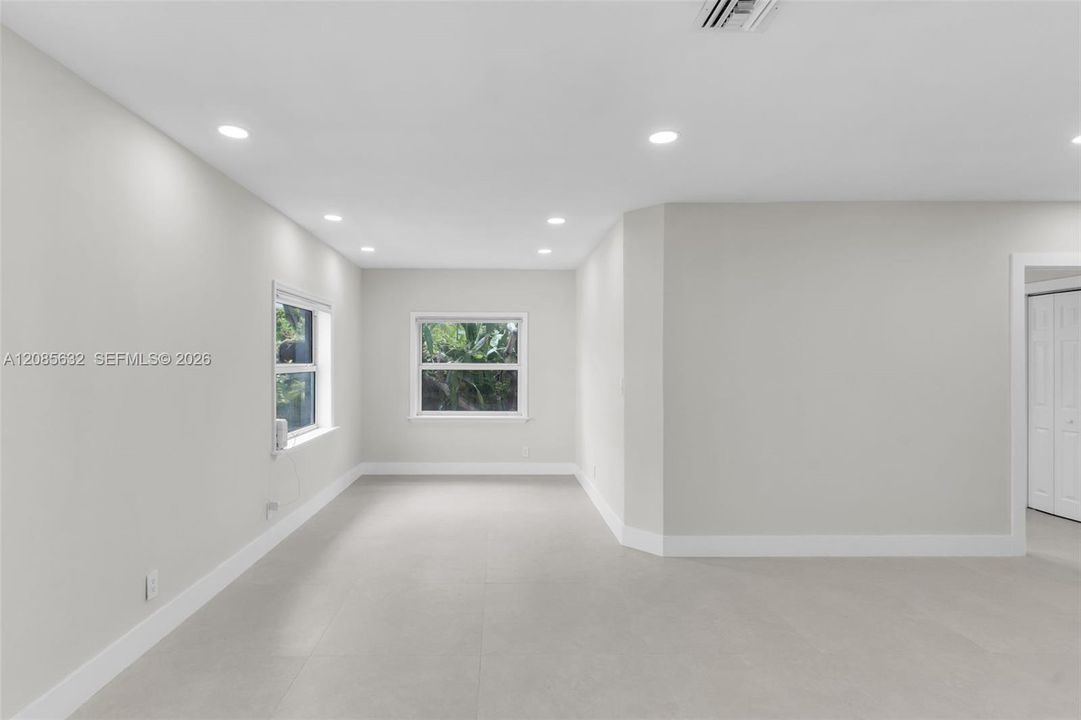For Sale: $917,000 (3 beds, 2 baths, 1426 Square Feet)