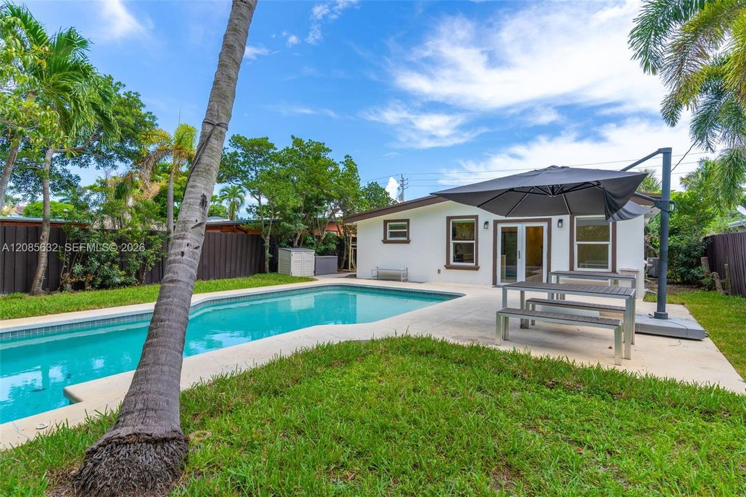 For Sale: $917,000 (3 beds, 2 baths, 1426 Square Feet)