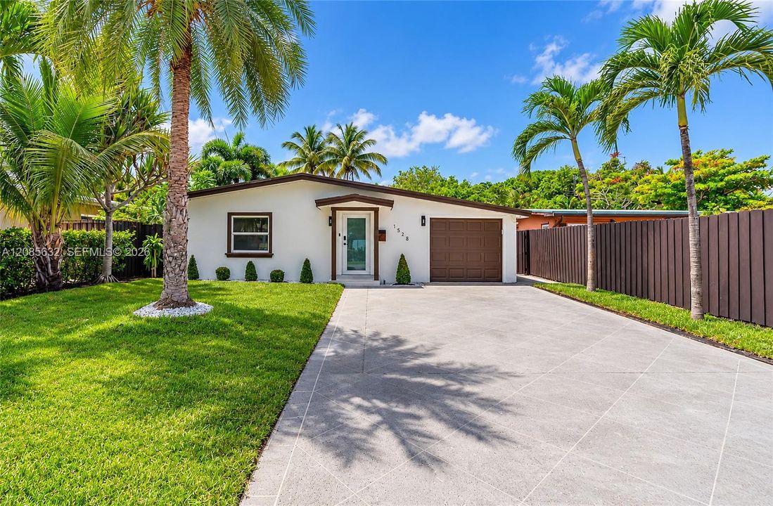 For Sale: $917,000 (3 beds, 2 baths, 1426 Square Feet)