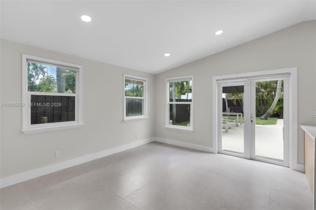 For Sale: $917,000 (3 beds, 2 baths, 1426 Square Feet)