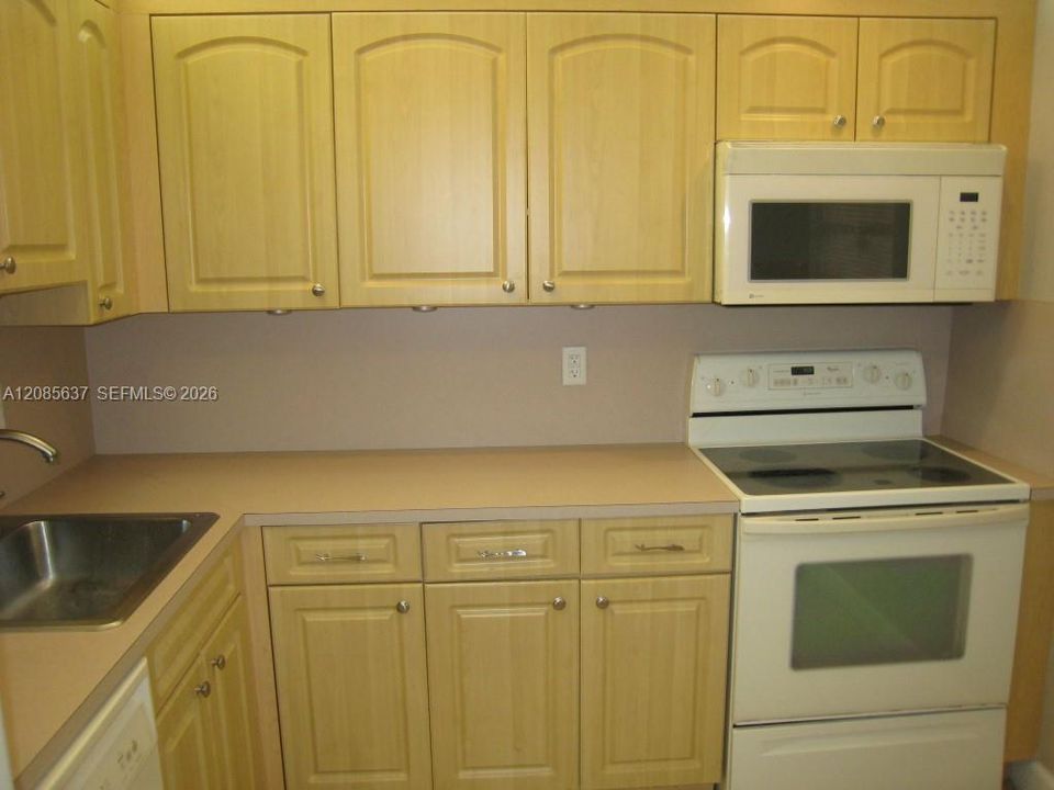 В аренду: $1,750 (1 спален, 1 ванн, 712 Квадратных фут)