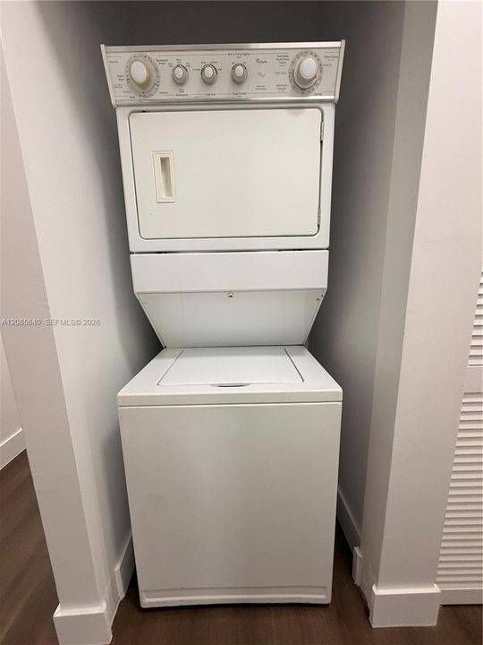 For Rent: $3,200 (4 beds, 2 baths, 2950 Square Feet)