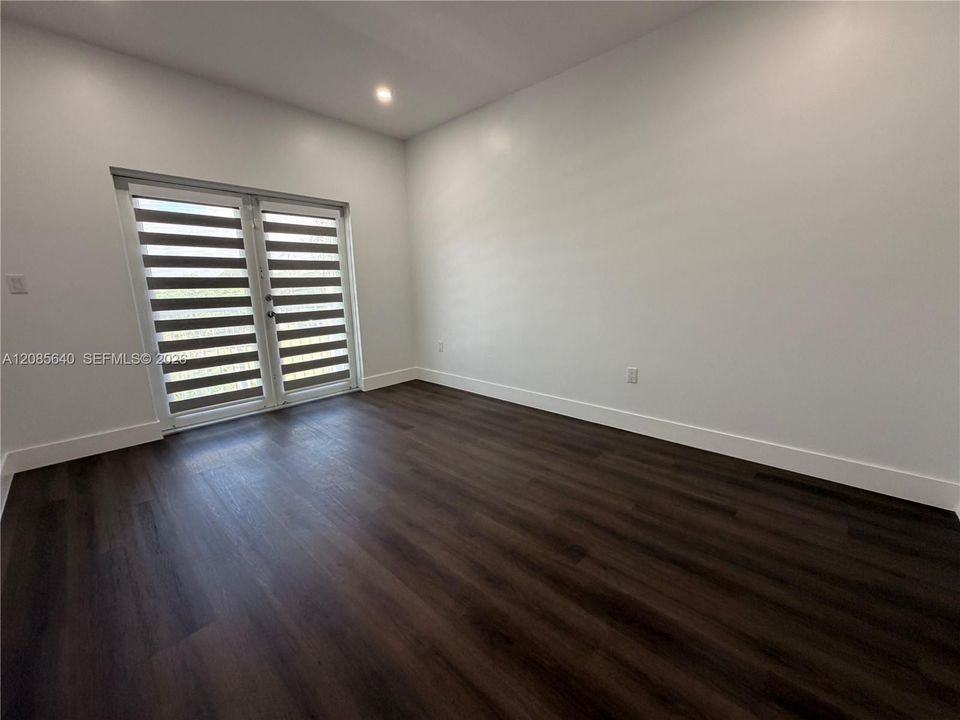 For Rent: $3,200 (4 beds, 2 baths, 2950 Square Feet)