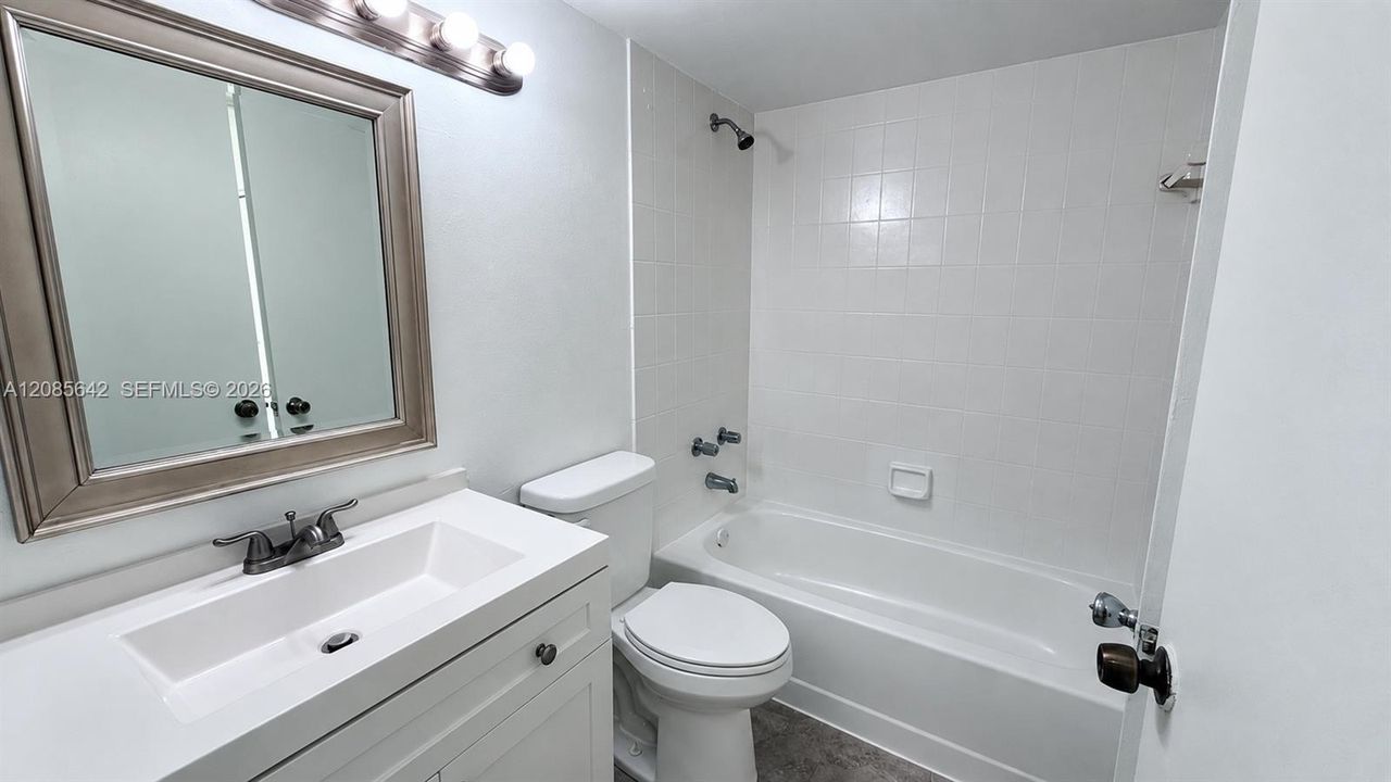 В аренду: $2,200 (2 спален, 2 ванн, 898 Квадратных фут)