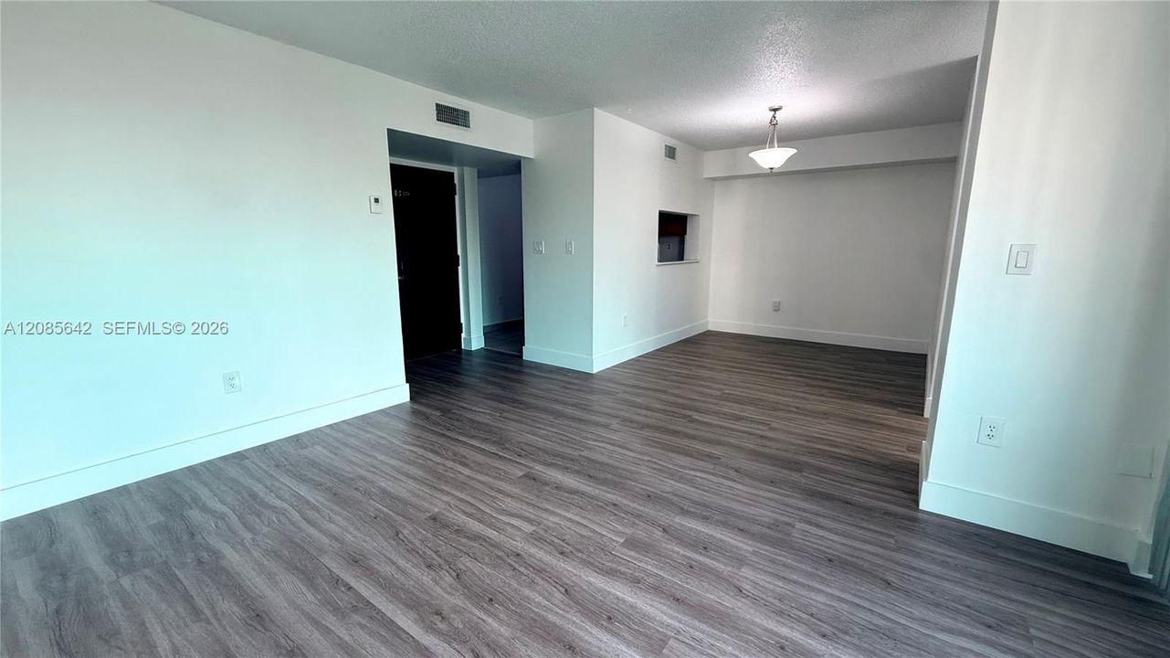 В аренду: $2,200 (2 спален, 2 ванн, 898 Квадратных фут)