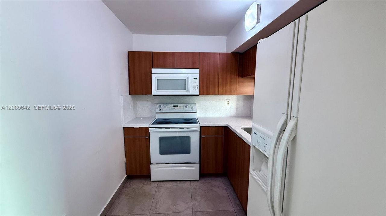 В аренду: $2,200 (2 спален, 2 ванн, 898 Квадратных фут)