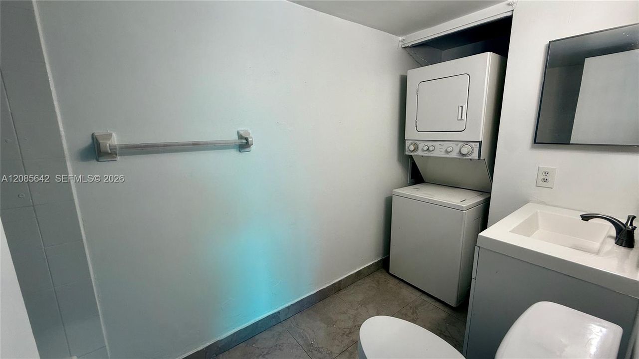 В аренду: $2,200 (2 спален, 2 ванн, 898 Квадратных фут)