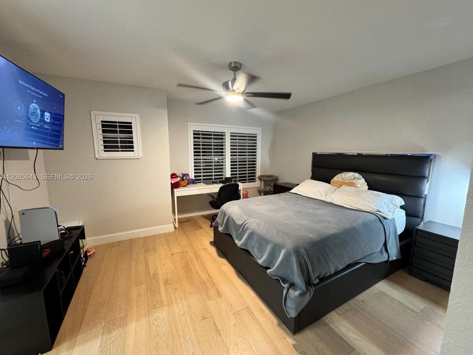 Master Bedroom (upstairs)