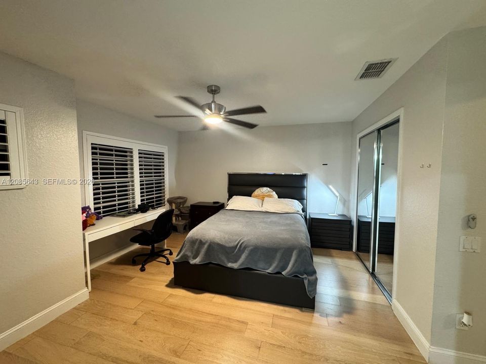 Master Bedroom (upstairs)