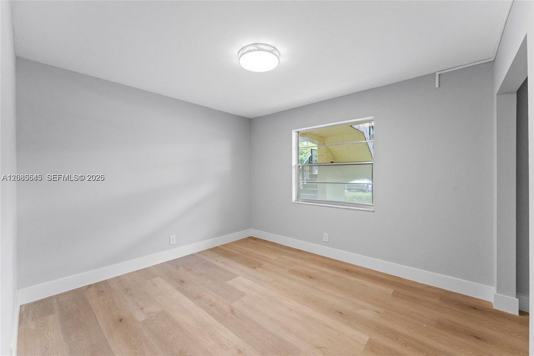 На продажу: $154,900 (2 спален, 2 ванн, 1002 Квадратных фут)