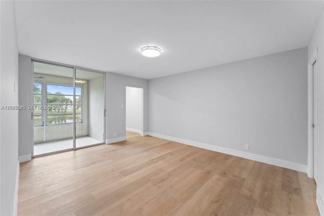 На продажу: $154,900 (2 спален, 2 ванн, 1002 Квадратных фут)