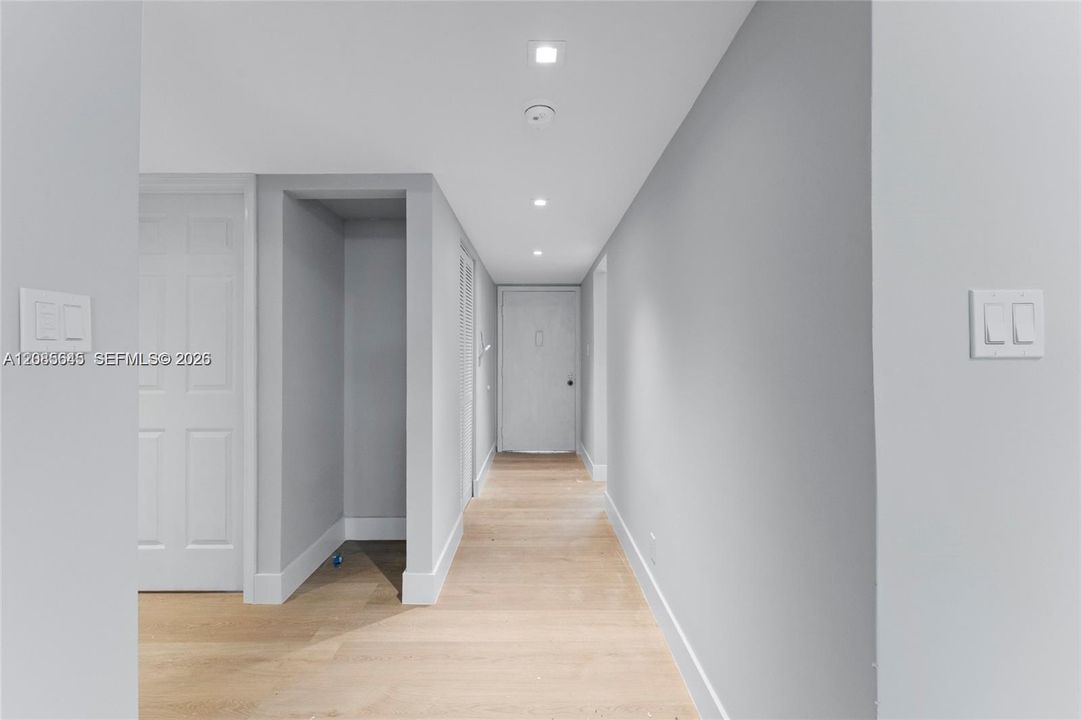 На продажу: $154,900 (2 спален, 2 ванн, 1002 Квадратных фут)
