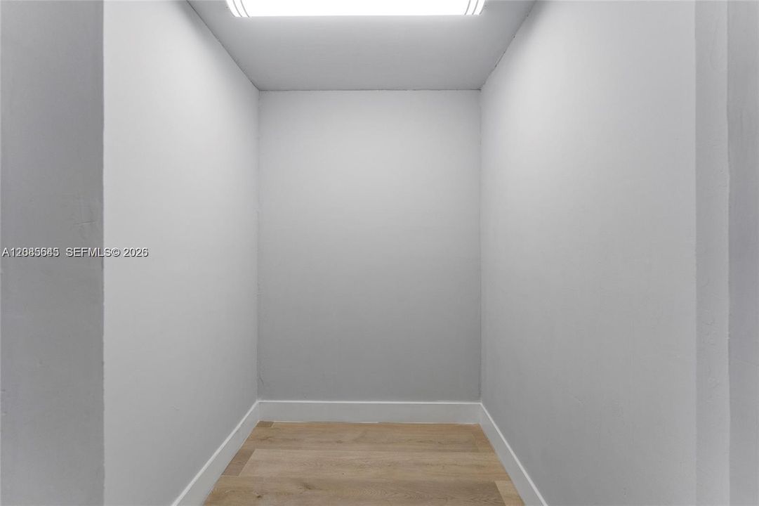 На продажу: $154,900 (2 спален, 2 ванн, 1002 Квадратных фут)