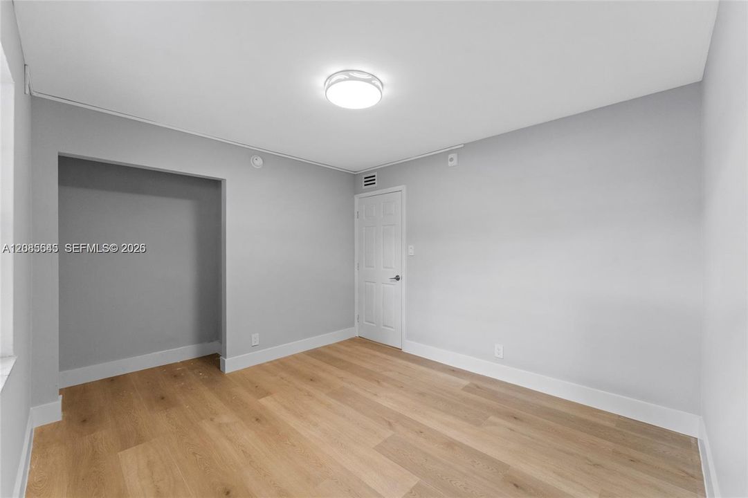 На продажу: $154,900 (2 спален, 2 ванн, 1002 Квадратных фут)