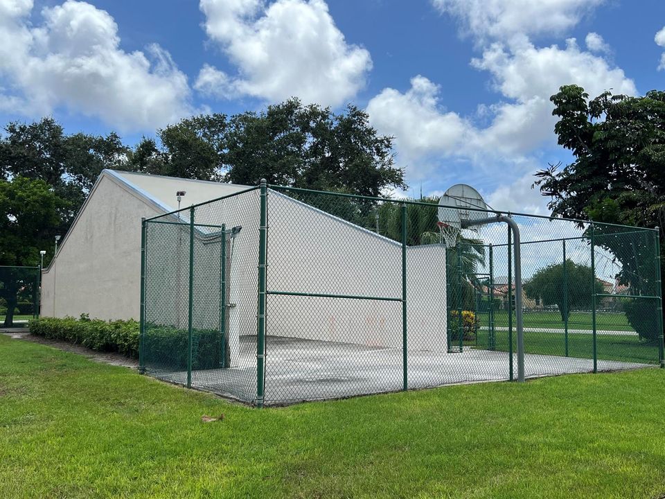 Brentwood Community Basket-Handball Cour