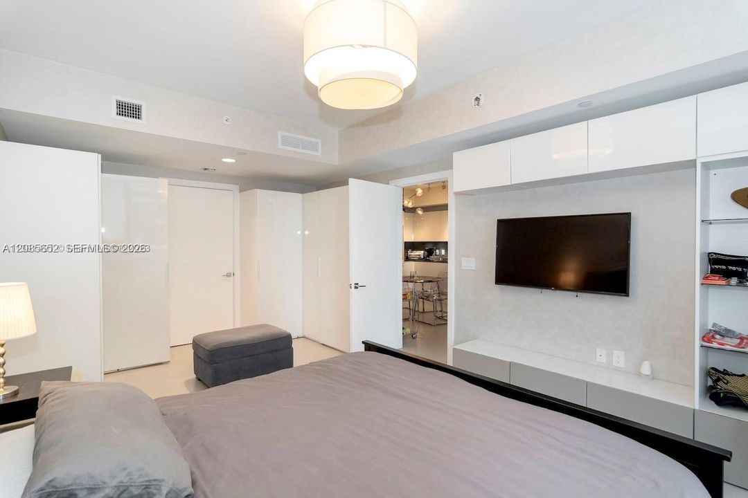 For Rent: $4,300 (1 beds, 1 baths, 759 Square Feet)