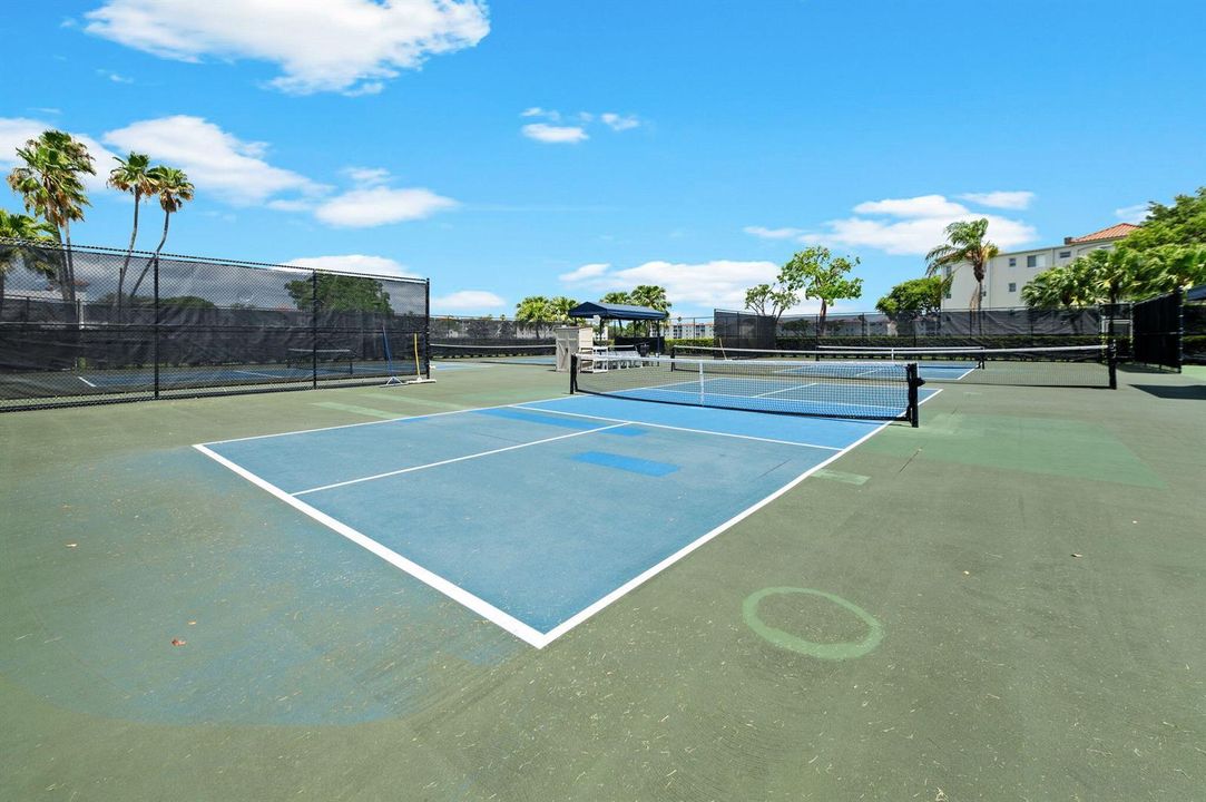39-web-or-mls-6356-kings-gate-cir