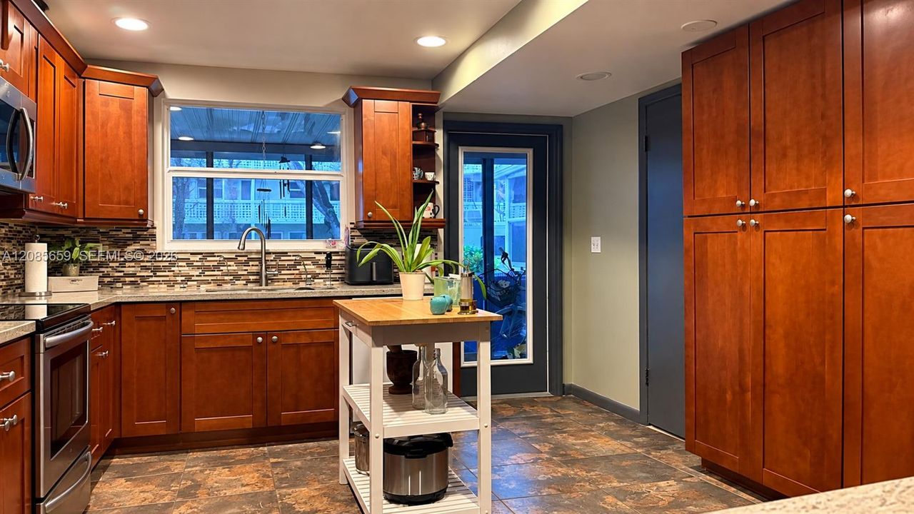 For Sale: $315,000 (2 beds, 2 baths, 1460 Square Feet)