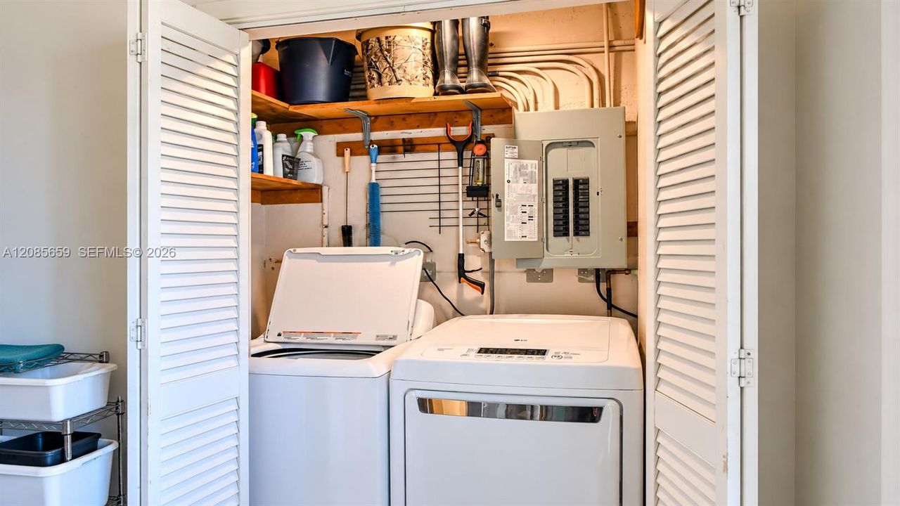 For Sale: $315,000 (2 beds, 2 baths, 1460 Square Feet)