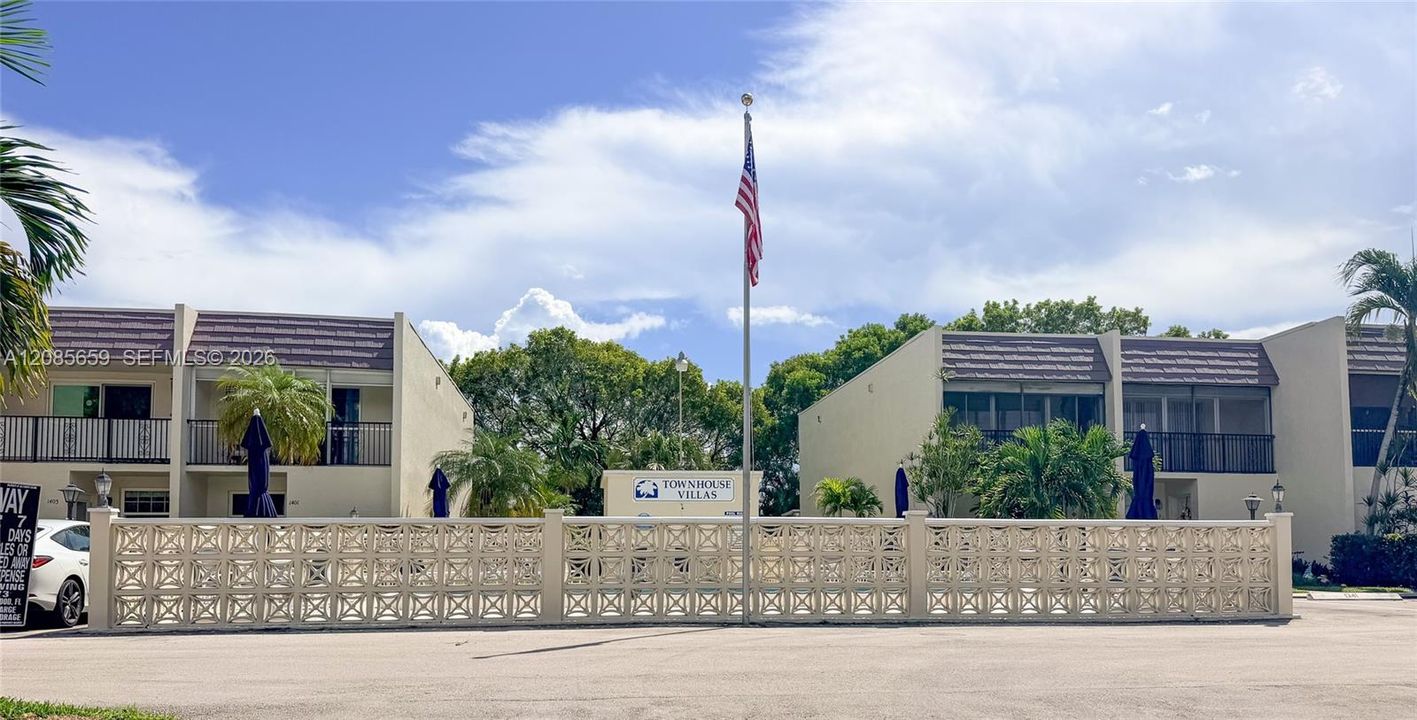 For Sale: $315,000 (2 beds, 2 baths, 1460 Square Feet)