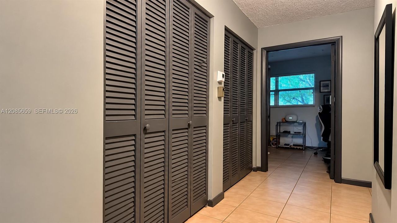 For Sale: $315,000 (2 beds, 2 baths, 1460 Square Feet)