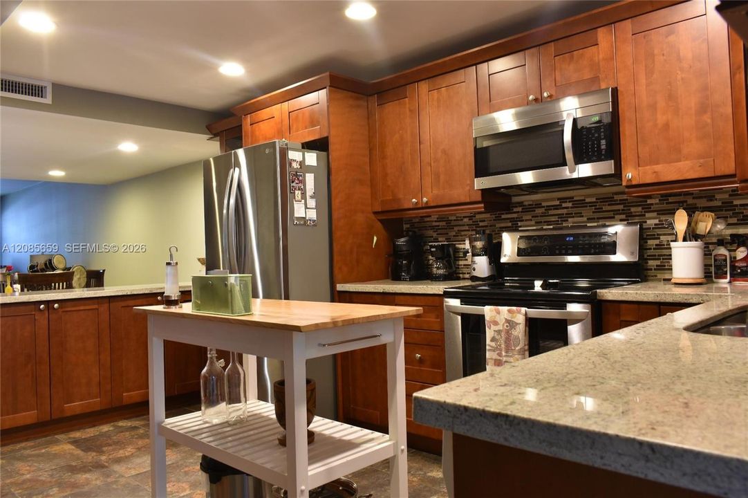 For Sale: $315,000 (2 beds, 2 baths, 1460 Square Feet)
