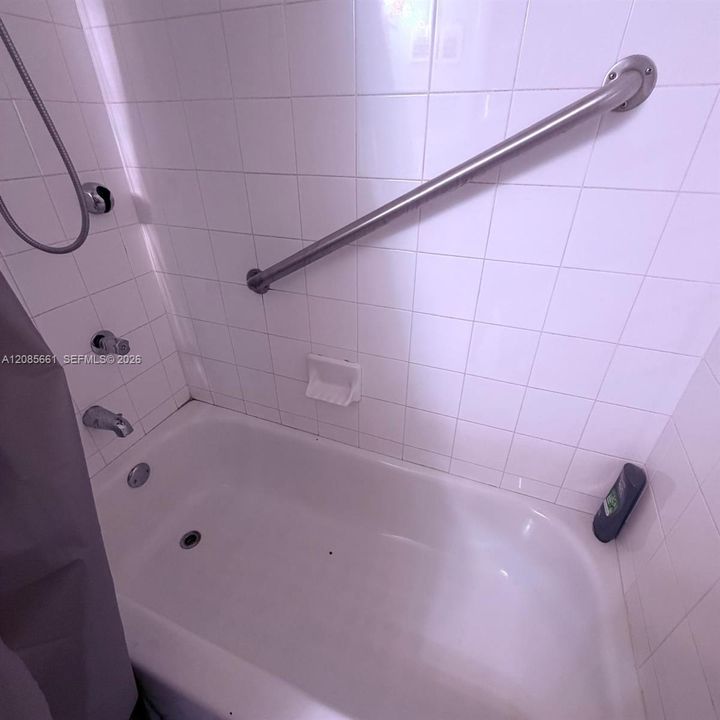 For Sale: $400,000 (2 beds, 2 baths, 880 Square Feet)