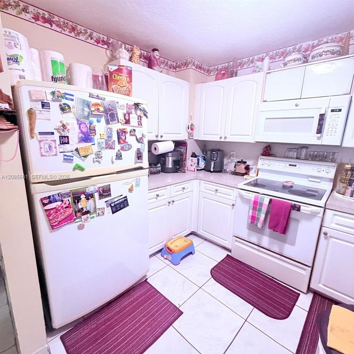 For Sale: $400,000 (2 beds, 2 baths, 880 Square Feet)