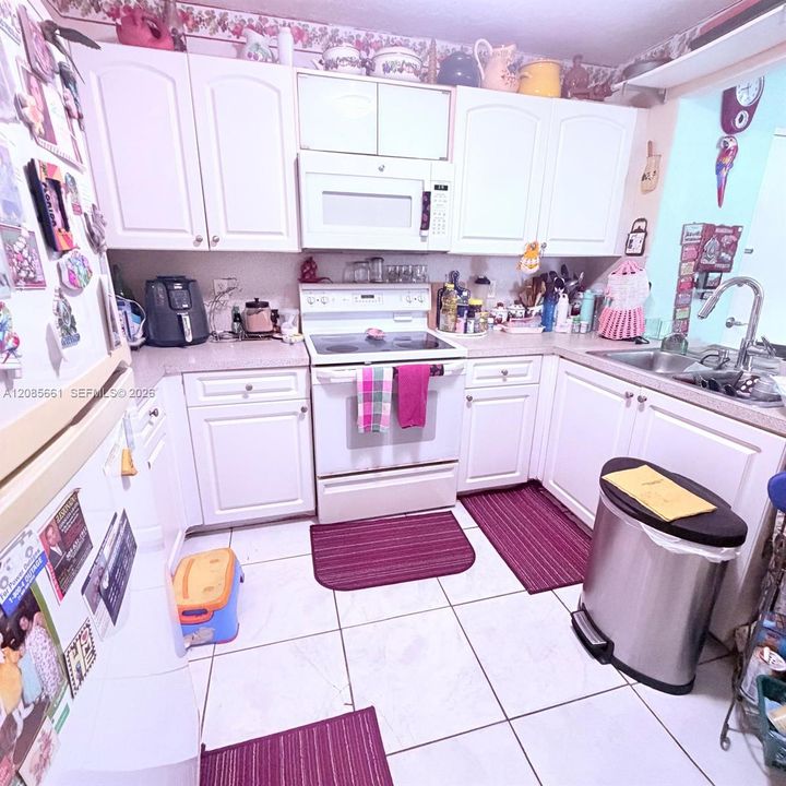 For Sale: $400,000 (2 beds, 2 baths, 880 Square Feet)